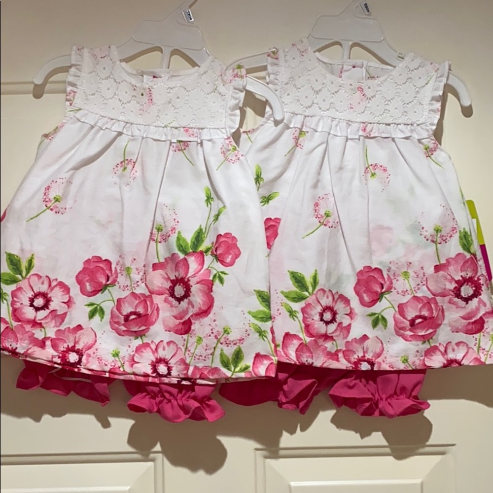 Twins matching outfits.